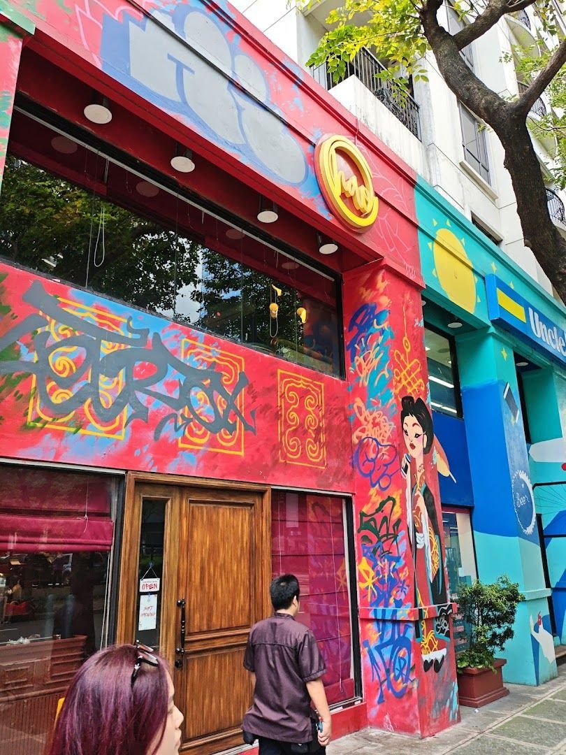 hăo restaurant colorful graffiti exterior on Rizal Drive, BGC
